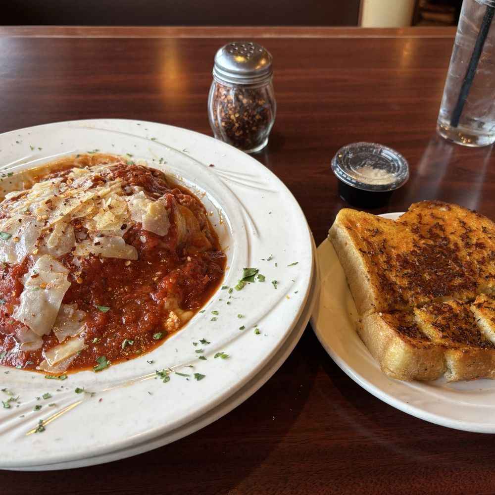 GoodFella's Cafe - Lasagna Dinner special with salad and garlic bread - Breakfast & Brunch Near Me - Corona, California