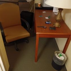 Quality Inn & Suites - That is how close the desk was, upon entrance to the left wall of the bathroom.