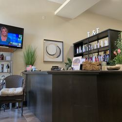 L & L Salon & Tanning - Entry/ waiting area