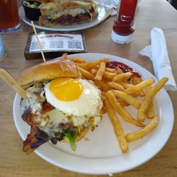 Rock & Brews - Burger with bacon and egg
