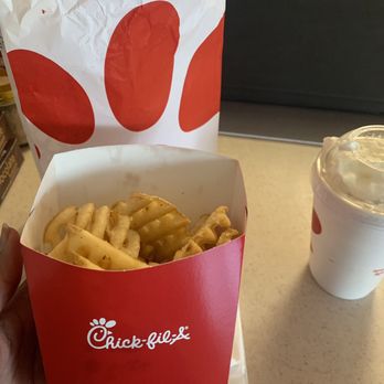 Chick-fil-A - Large fry - Constantly underfilling the french fry box - Fast Food Near Me - La Mesa, California
