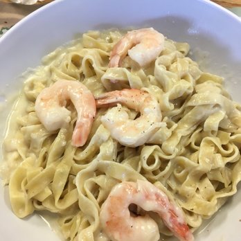 Spaghetto - Fettuccine with Alfredo Sauce and Shrimp - Italian Near Me - Davie, Florida Spaghetto - Fettuccine with Alfredo Sauce and Shrimp - Italian Near Me - Davie, Florida