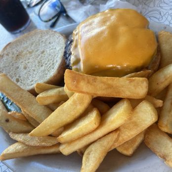 Howley's Restaurant - American 1 pounder Cheeseburger. Delicious - Diners Near Me - West Palm Beach, Florida Howley's Restaurant - American 1 pounder Cheeseburger. Delicious - Diners Near Me - West Palm Beach, Florida