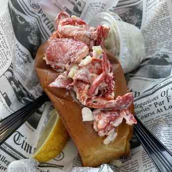 DJ's Clam Shack - Lobster Roll - Seafood Near Me - St. Augustine, Florida