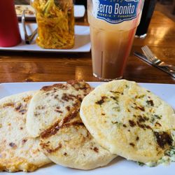 Cerro Bonito - Pupusas