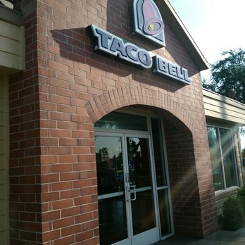 Taco Bell - But I found who the EMPLOYEE OF THE MONTH SHOULD BE! - Fast Food Near Me - Clovis, California