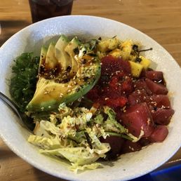Tuna poke bowl