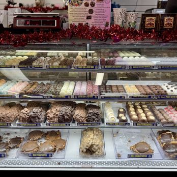 The Fudge Factory - Ice Cream & Frozen Yogurt Near Me - Bradenton Beach, Florida