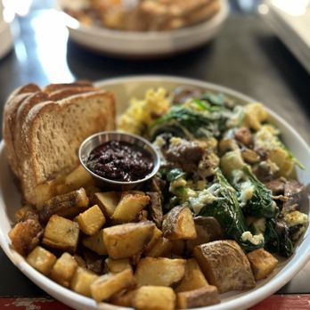 Sunshine Cafe and Bar - Brisket Scramble - Breakfast & Brunch Near Me - Sequim, Washington