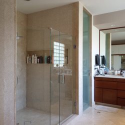 A Mirror Connection Place - Frameless shower door