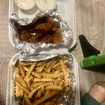Market St Pizza & Deli - Chicken nuggets and fries - Pizza Near Me - Redding, California Market St Pizza & Deli - Chicken nuggets and fries - Pizza Near Me - Redding, California