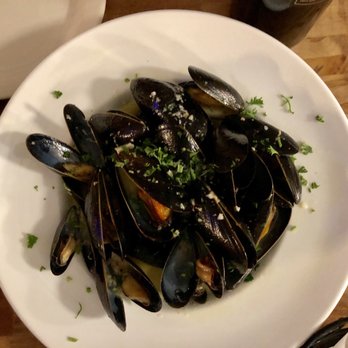 Central Bistro - Mussels in white sauce, great sauce, wanted to soak it all up with bread haha - Breakfast & Brunch Near Me - Jersey City, New Jersey