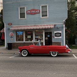 Coldwater Ice Cream - Front look of our shop on 32 Coldwater Road in Coldwater ON