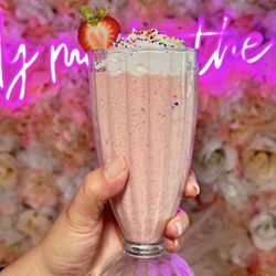 American Waffle Diner - Strawberry milkshake
