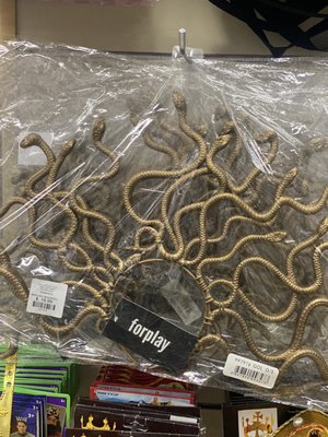 Hollywood Toys & Costumes by null