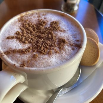 Empire Cafe - Flat White with cinnamon - Breakfast & Brunch Near Me - Houston, Texas
