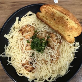 The Deckhand Social - Fettuccine Alfredo with shrimp - New American Near Me - Panama City Beach, Florida
