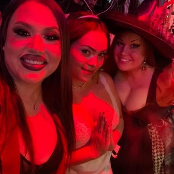 Village Tavern - Seasonal festivities, costume parties, and fun! - Dive Bars Near Me - Kennewick, Washington Village Tavern - Seasonal festivities, costume parties, and fun! - Dive Bars Near Me - Kennewick, Washington