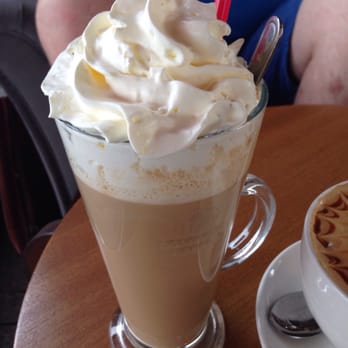 Columbus Coffee - Duża biała mocha z bitą śmietaną (13,90 zł) - Cafes Near Me - Szczecin, ZP Columbus Coffee - Duża biała mocha z bitą śmietaną (13,90 zł) - Cafes Near Me - Szczecin, ZP