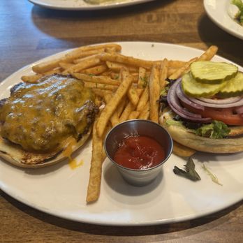 AJ’s Restaurant - Old-Fashioned Burger - Burgers Near Me - Nashville, Tennessee