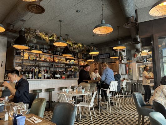 Huguette, Bistro de la mer by null
