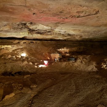 Cumberland Caverns - Going into the cavern - Tours Near Me - McMinnville, Tennessee