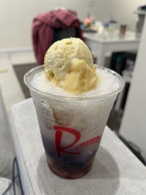 Red Ribbon Bakeshop by null