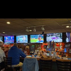 Klee's Bar & Grill - Inside