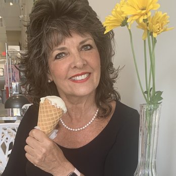 Dancing Dog Ice Cream Cafe - Fresh flowers on the table - Ice Cream & Frozen Yogurt Near Me - Charleston, West Virginia Dancing Dog Ice Cream Cafe - Fresh flowers on the table - Ice Cream & Frozen Yogurt Near Me - Charleston, West Virginia