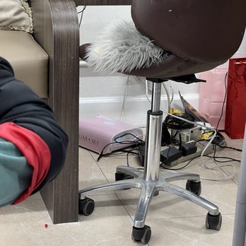Coco Luxe Nails - Charging lump on the dirty floor - Eyelash Service Near Me - Santa Monica, California Coco Luxe Nails - Charging lump on the dirty floor - Eyelash Service Near Me - Santa Monica, California