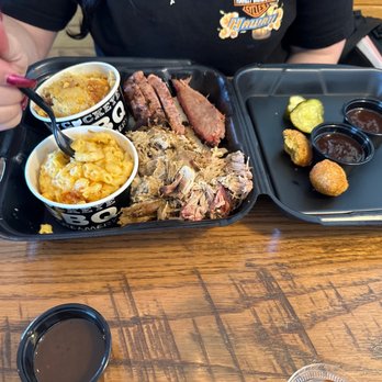 Cockeye Bbq - Macaroni and Cheese Corn Casserole Sliced Brisket Pulled Pork - American Near Me - Warren, Ohio Cockeye Bbq - Macaroni and Cheese Corn Casserole Sliced Brisket Pulled Pork - American Near Me - Warren, Ohio