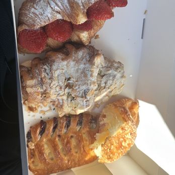 Paris Baguette - Cafes Near Me - Maple Grove, Minnesota Paris Baguette - Cafes Near Me - Maple Grove, Minnesota