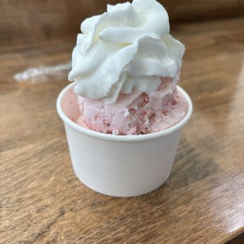 Chill Nitro - Strawberry shortcake - Ice Cream & Frozen Yogurt Near Me - Winston-Salem, North Carolina