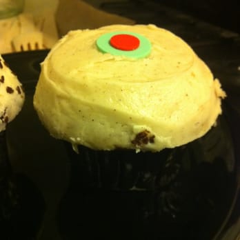 Sprinkles Georgetown - Carrot Cupcake - Bakeries Near Me - Washington, DC, District of Columbia