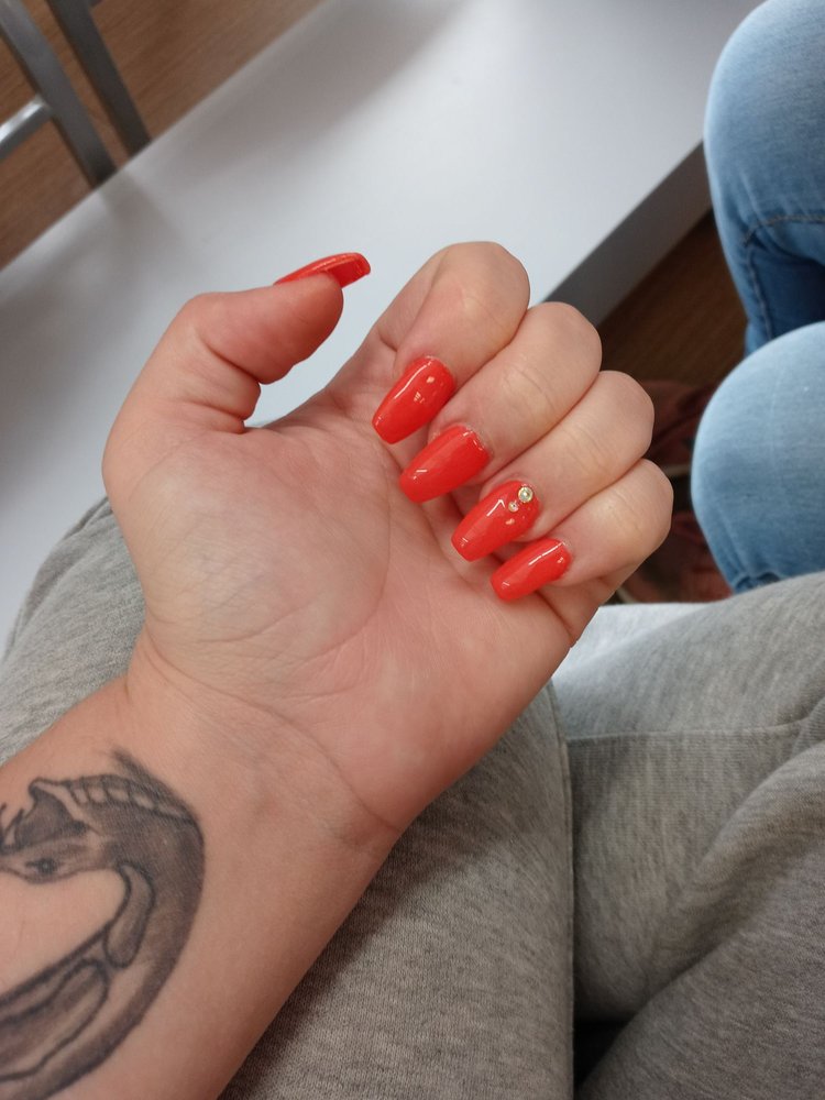 QUEEN NAILS Updated September 2024 15 Photos & 10 Reviews 431 S