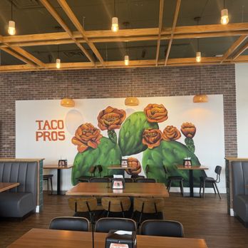 Taco Pros - Gurnee - Large space to dine in - Mexican Near Me - Gurnee, Illinois