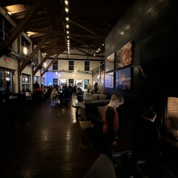 Bridgewater Bistro - There is a small bar area and large dinning room - New American Near Me - Astoria, Oregon Bridgewater Bistro - There is a small bar area and large dinning room - New American Near Me - Astoria, Oregon