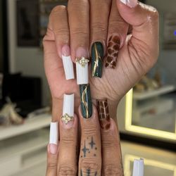 Ahh Nails - Classy not flashy