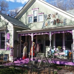 Beth's Boutique - Cute store front