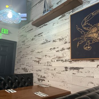Hook & Anchor - Inside - Seafood Near Me - Costa Mesa, California
