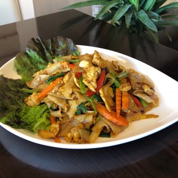 9 Pad Thai - Curry Noodle - Thai Near Me - Springfield, Virginia
