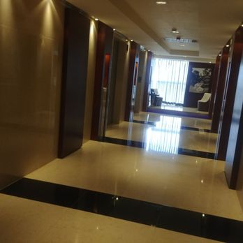 香港凱悅酒店 - Hallway in the elevator bay. - Hotels Near Me - Hong Kong, HK 香港凱悅酒店 - Hallway in the elevator bay. - Hotels Near Me - Hong Kong, HK
