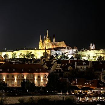 Karlův Most - Night time view of Prague Castle from Charles Bridge - Landmarks & Historical Buildings Near Me - Prague, Puerto Rico