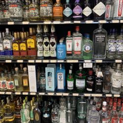 Sak's Centredale Liquors & Wine Cellar - Liquor