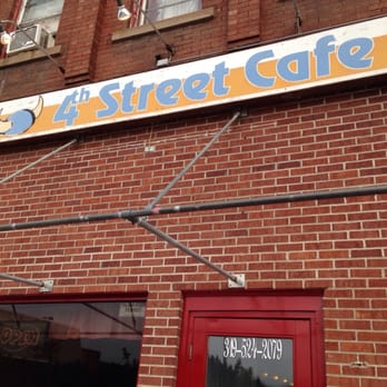 4th Street Cafe - the front of the building - Cafes Near Me - Keokuk, Iowa