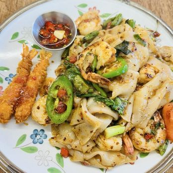 PraJam Thai - Torpedo Shrimp w/Drunken noodles for me - Thai Near Me - Richmond, California PraJam Thai - Torpedo Shrimp w/Drunken noodles for me - Thai Near Me - Richmond, California