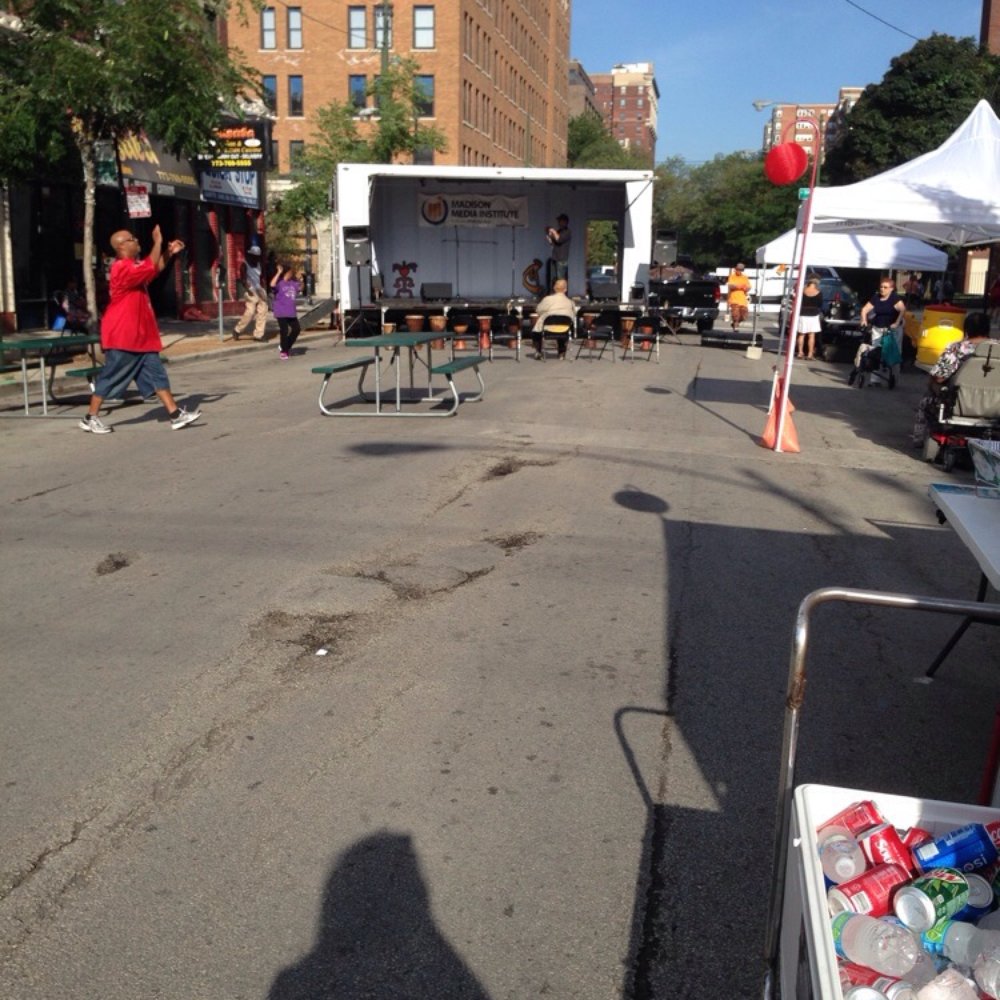 Argyle Night Market - Sound stage . Music , dancing & live music - Farmers Market Near Me - Chicago, Illinois Argyle Night Market - Sound stage . Music , dancing & live music - Farmers Market Near Me - Chicago, Illinois