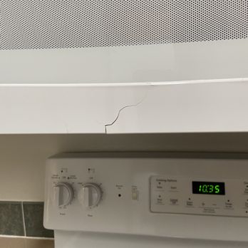 Kohl's Ranch Lodge - Cracked microwave and dirty microwave plate inside - Hotels Near Me - Payson, Arizona
