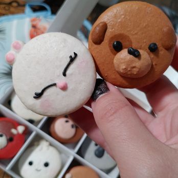 Daan Go Cake Lab - Early Grey Macaron and Milk Chocolate Macaron - Desserts Near Me - Toronto, Ontario