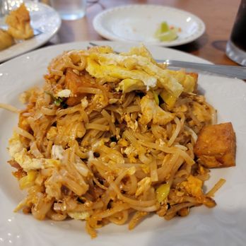 Jong's Thai Kitchen - Pad Thai with chicken and tofu. - Thai Near Me - Topeka, Kansas Jong's Thai Kitchen - Pad Thai with chicken and tofu. - Thai Near Me - Topeka, Kansas